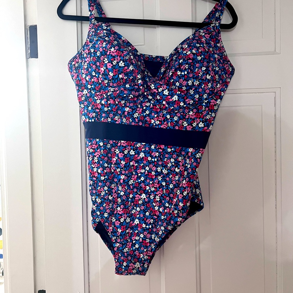Lands End slimming Swimsuit